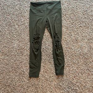 Rae mode. Size large. Cut out olive green leggings